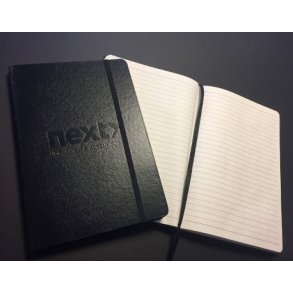 Notesbog med l�deromslag og NEXT logo